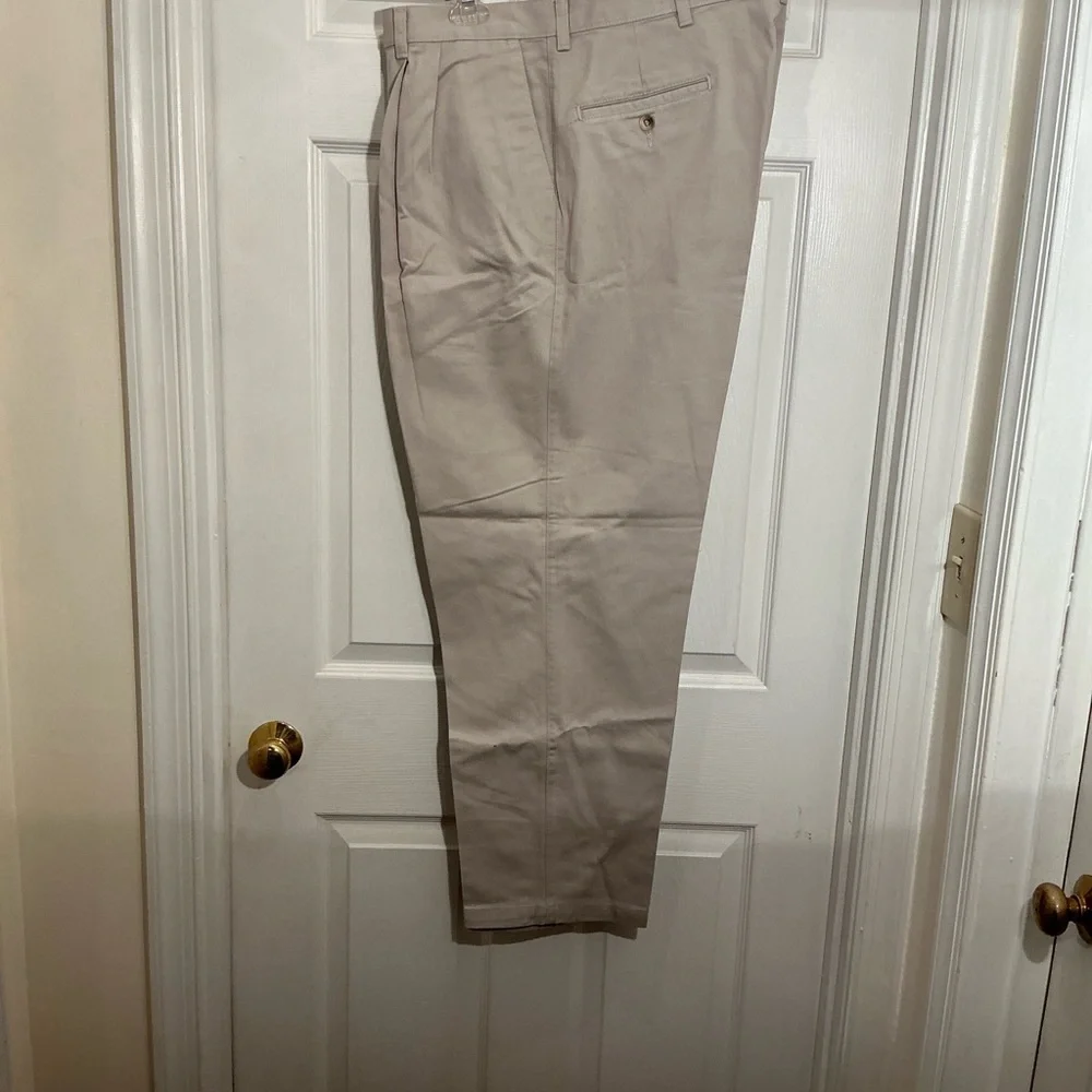 NWT Timber Creek by Wrangler Khaki Pants Mens 40x29 Wrinkle Resist - Picture 3 of 3